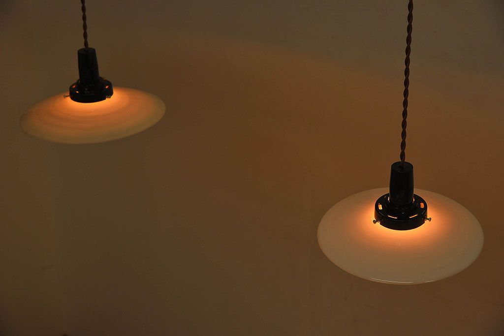 昭和レトロ　白いガラスの天井照明(電笠照明)2個セット(1)