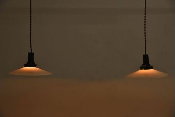 昭和レトロ　白いガラスの天井照明(電笠照明)2個セット(2)