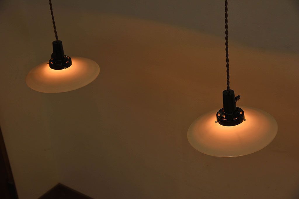 昭和レトロ　白いガラスの天井照明(電笠照明)2個セット(2)