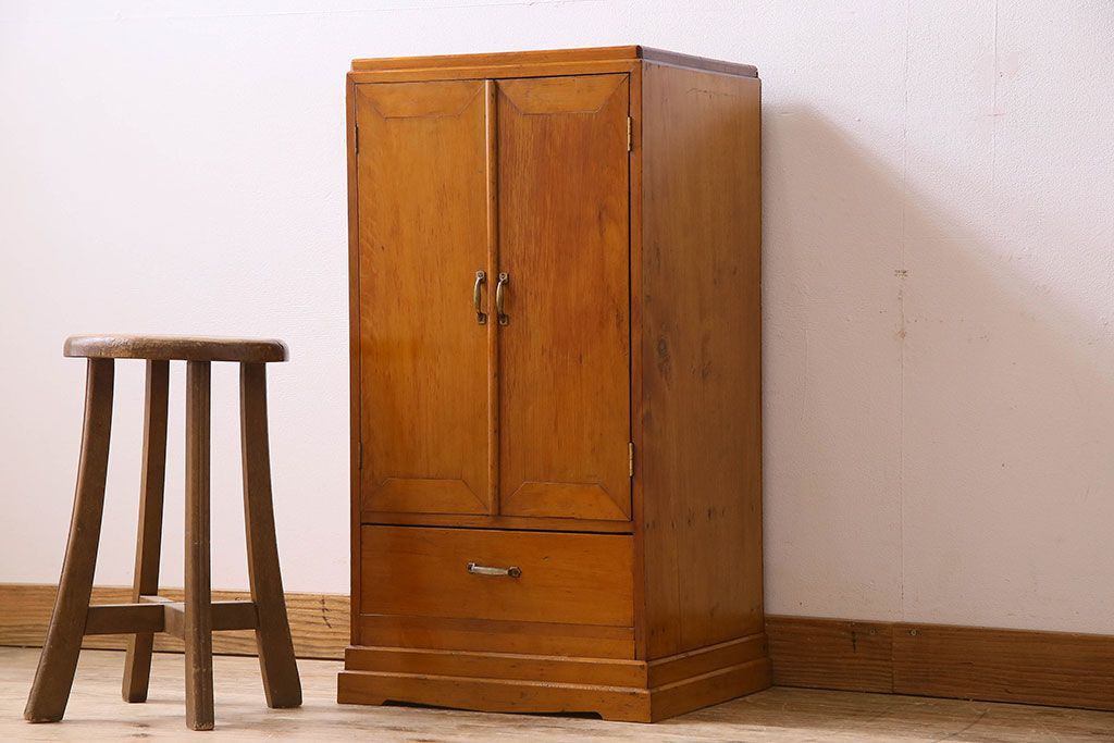 レトロ家具　昭和レトロ　古いヒノキ材の質感が味わい深い小振りな収納棚