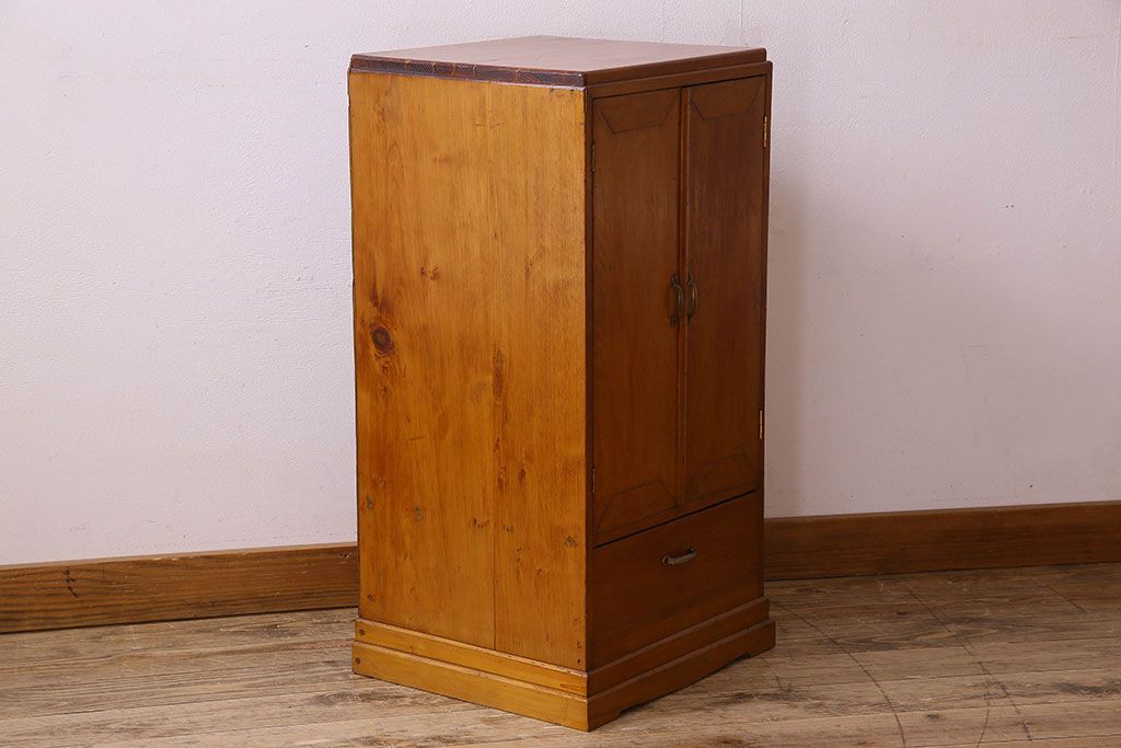 レトロ家具　昭和レトロ　古いヒノキ材の質感が味わい深い小振りな収納棚