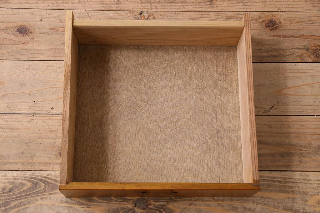 レトロ家具　昭和レトロ　古いヒノキ材の質感が味わい深い小振りな収納棚