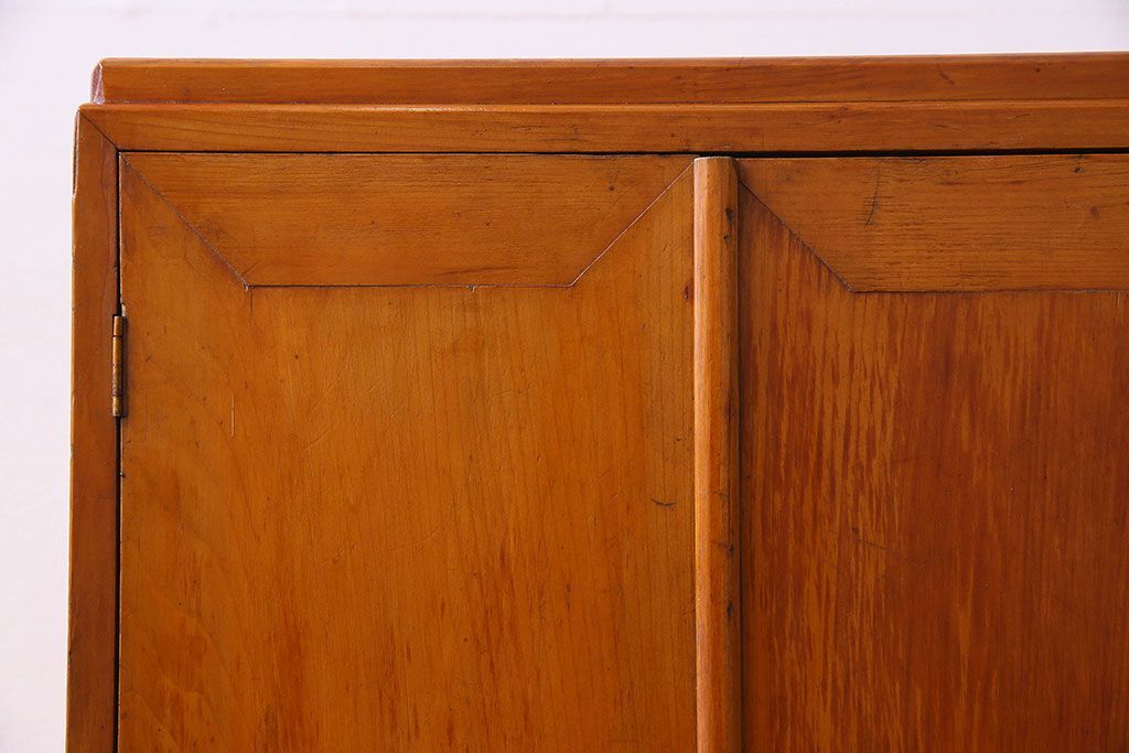 レトロ家具　昭和レトロ　古いヒノキ材の質感が味わい深い小振りな収納棚