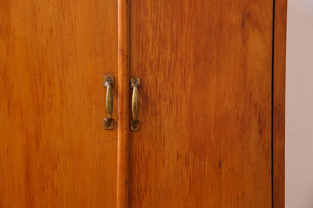 レトロ家具　昭和レトロ　古いヒノキ材の質感が味わい深い小振りな収納棚