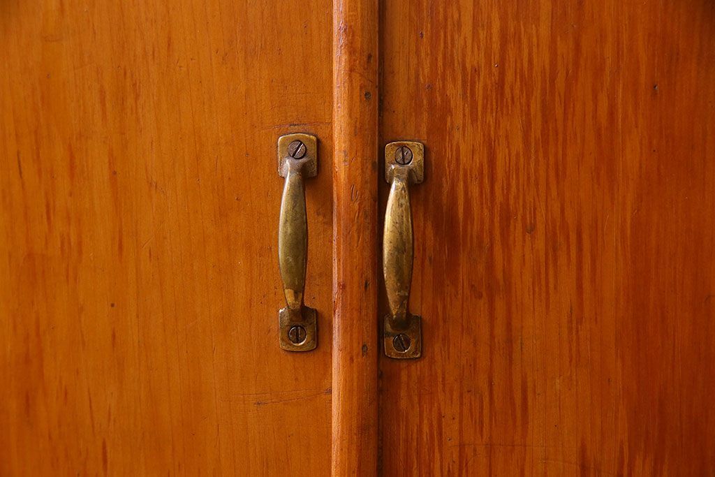 レトロ家具　昭和レトロ　古いヒノキ材の質感が味わい深い小振りな収納棚