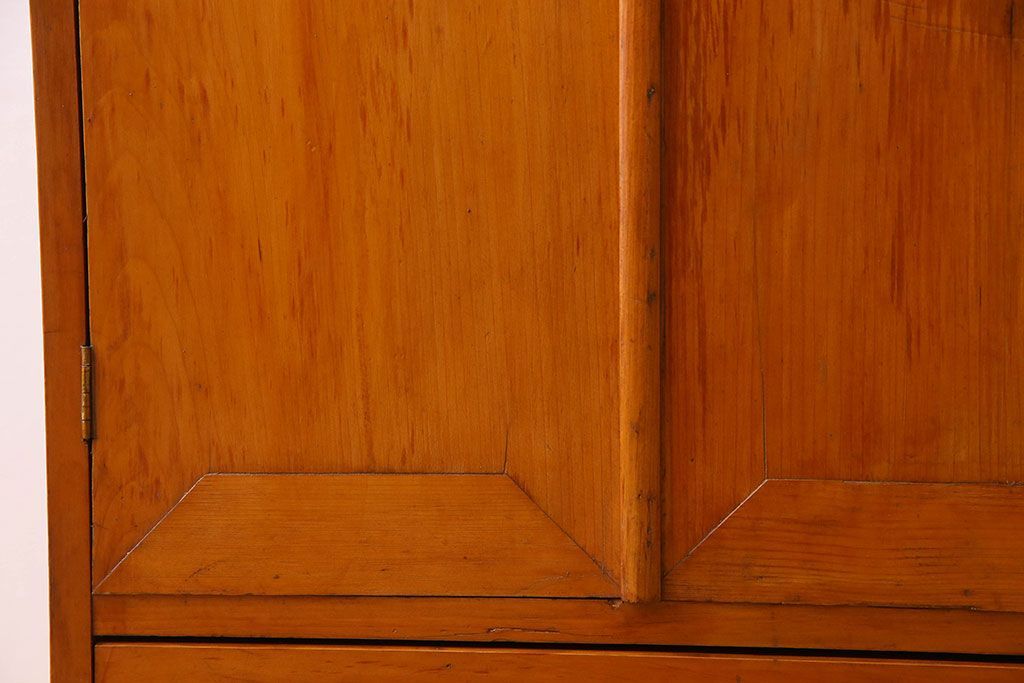 レトロ家具　昭和レトロ　古いヒノキ材の質感が味わい深い小振りな収納棚