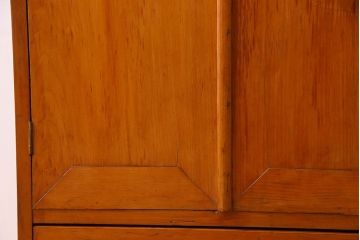 レトロ家具　昭和レトロ　古いヒノキ材の質感が味わい深い小振りな収納棚