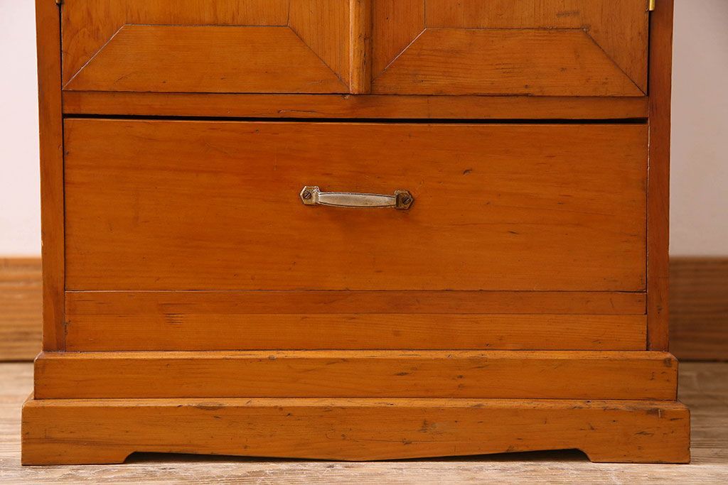 レトロ家具　昭和レトロ　古いヒノキ材の質感が味わい深い小振りな収納棚