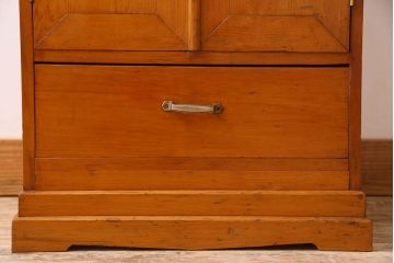 レトロ家具　昭和レトロ　古いヒノキ材の質感が味わい深い小振りな収納棚