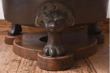 アンティーク雑貨　明治大正期　古銅　脚のデザインが素敵なアンティーク火鉢