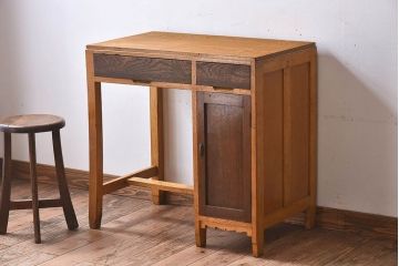 レトロ家具　昭和レトロ　栓材　木色の違いが印象的な片袖机(デスク)