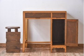 レトロ家具　昭和レトロ　栓材　木色の違いが印象的な片袖机(デスク)