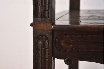 アンティーク家具　イギリスアンティーク　凝った彫刻のデザインが魅力的なチェア(椅子)