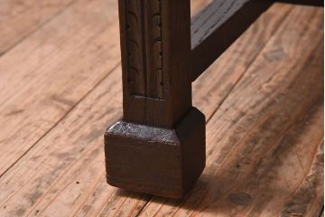 アンティーク家具　イギリスアンティーク　凝った彫刻のデザインが魅力的なチェア(椅子)