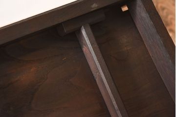 アンティーク家具　イギリスアンティーク　凝った彫刻のデザインが魅力的なチェア(椅子)