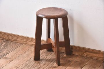 レトロ家具　昭和レトロ　落ち着きのある木の質感が味わい深い丸型スツール(椅子、チェア)(1)