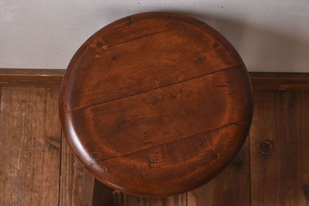 レトロ家具　昭和レトロ　落ち着きのある木の質感が味わい深い丸型スツール(椅子、チェア)(1)