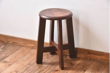 レトロ家具　昭和レトロ　落ち着きのある木の質感が味わい深い丸型スツール(椅子、チェア)(2)