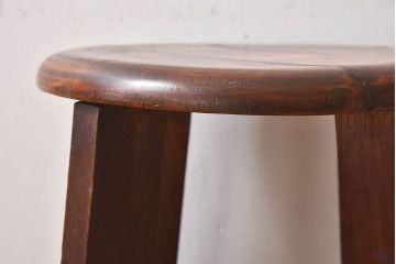 レトロ家具　昭和レトロ　落ち着きのある木の質感が味わい深い丸型スツール(椅子、チェア)(2)