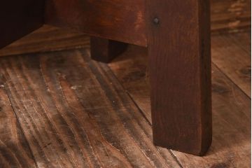 レトロ家具　昭和レトロ　落ち着きのある木の質感が味わい深い丸型スツール(椅子、チェア)(2)