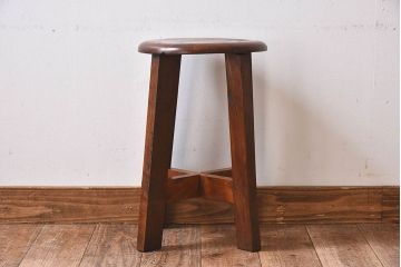 レトロ家具　昭和レトロ　落ち着きのある木の質感が味わい深い丸型スツール(椅子、チェア)(3)