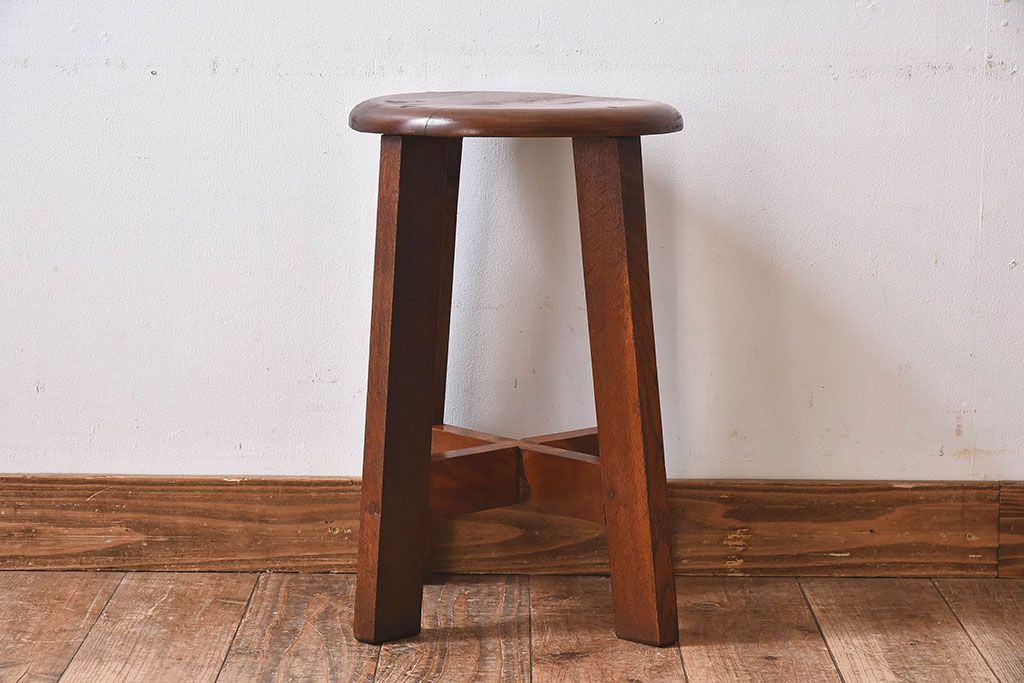 レトロ家具　昭和レトロ　落ち着きのある木の質感が味わい深い丸型スツール(椅子、チェア)(3)
