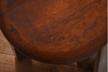 レトロ家具　昭和レトロ　落ち着きのある木の質感が味わい深い丸型スツール(椅子、チェア)(3)