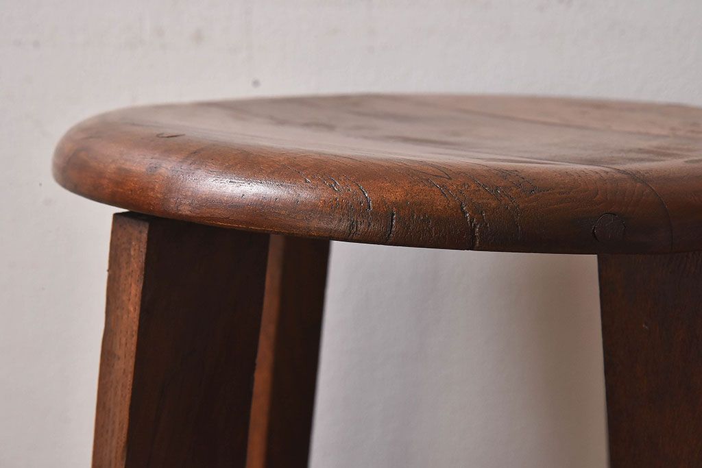 レトロ家具　昭和レトロ　落ち着きのある木の質感が味わい深い丸型スツール(椅子、チェア)(3)