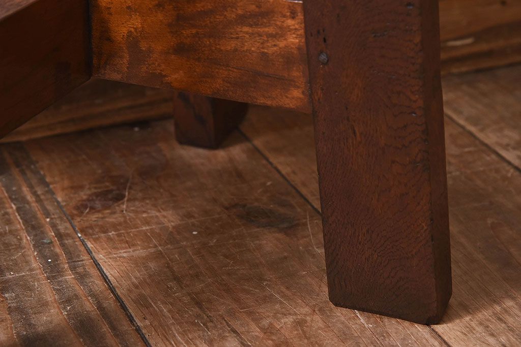 レトロ家具　昭和レトロ　落ち着きのある木の質感が味わい深い丸型スツール(椅子、チェア)(3)