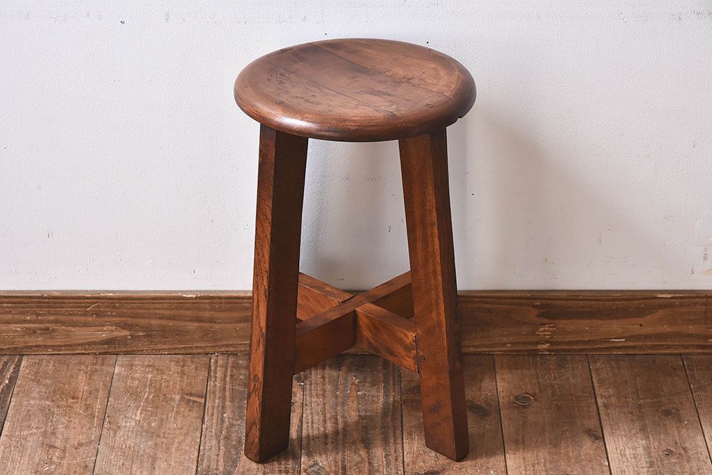 レトロ家具　昭和レトロ　落ち着きのある木の質感が味わい深い丸型スツール(椅子、チェア)(3)
