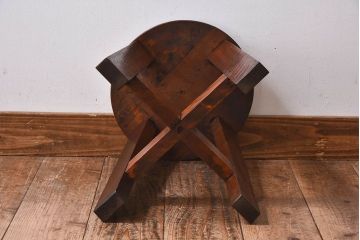 レトロ家具　昭和レトロ　落ち着きのある木の質感が味わい深い丸型スツール(椅子、チェア)(3)