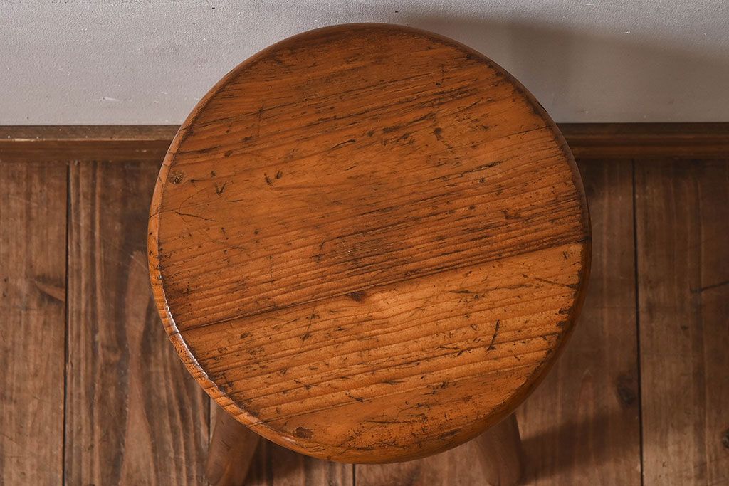 レトロ家具　昭和レトロ　パイン材　古い木の質感が味のある丸型スツール(椅子、チェア)
