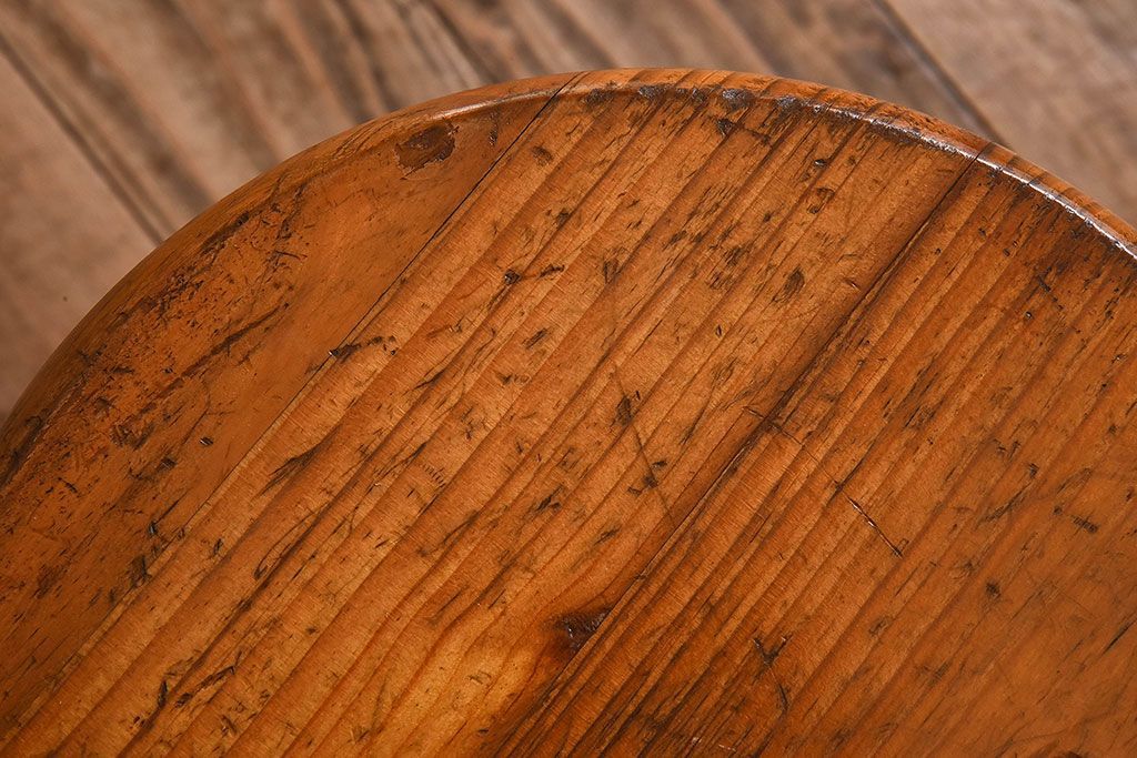 レトロ家具　昭和レトロ　パイン材　古い木の質感が味のある丸型スツール(椅子、チェア)