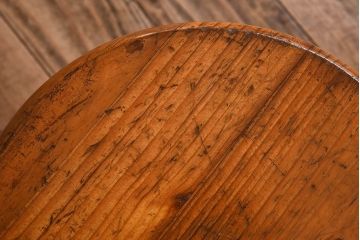 レトロ家具　昭和レトロ　パイン材　古い木の質感が味のある丸型スツール(椅子、チェア)