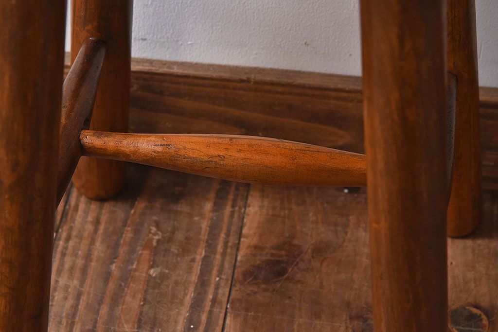 レトロ家具　昭和レトロ　パイン材　古い木の質感が味のある丸型スツール(椅子、チェア)