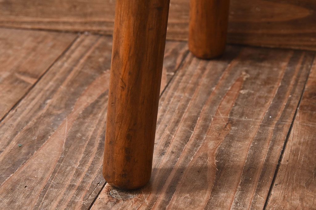 レトロ家具　昭和レトロ　パイン材　古い木の質感が味のある丸型スツール(椅子、チェア)