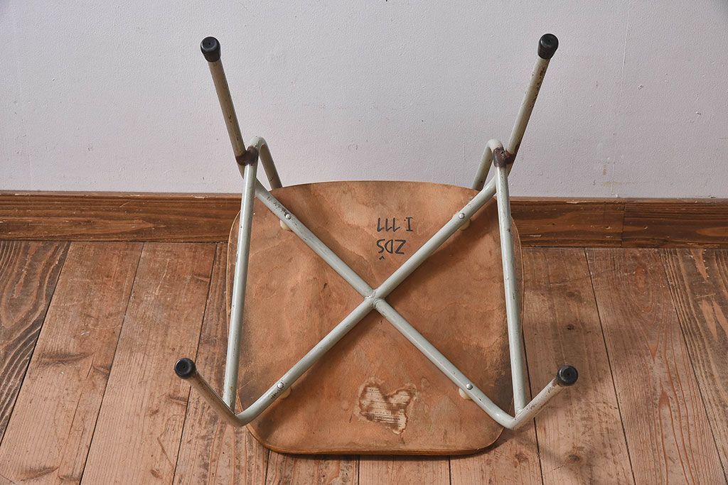 ヴィンテージ家具　ビンテージ　シンプルでデザインのスクールチェア(キッズチェア、椅子)(3)