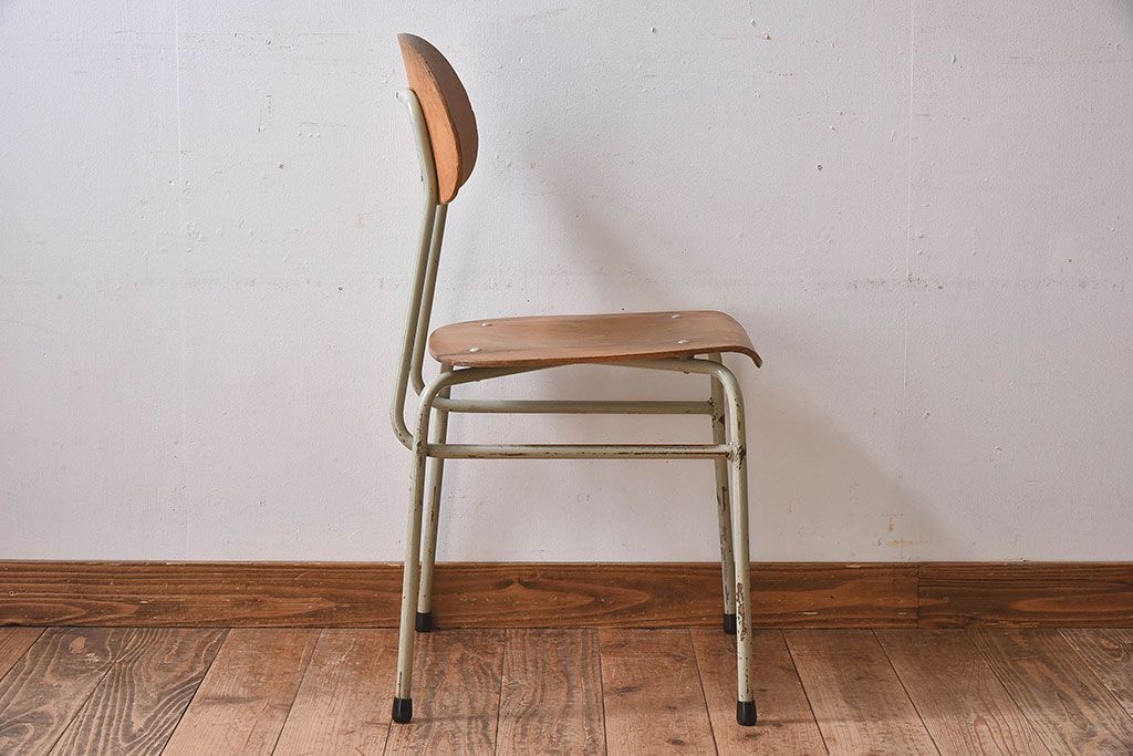 ヴィンテージ家具　ビンテージ　シンプルでデザインのスクールチェア(キッズチェア、椅子)