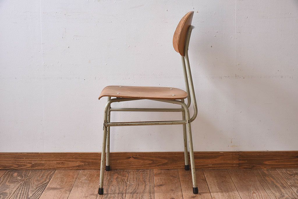 ヴィンテージ家具　ビンテージ　シンプルでデザインのスクールチェア(キッズチェア、椅子)