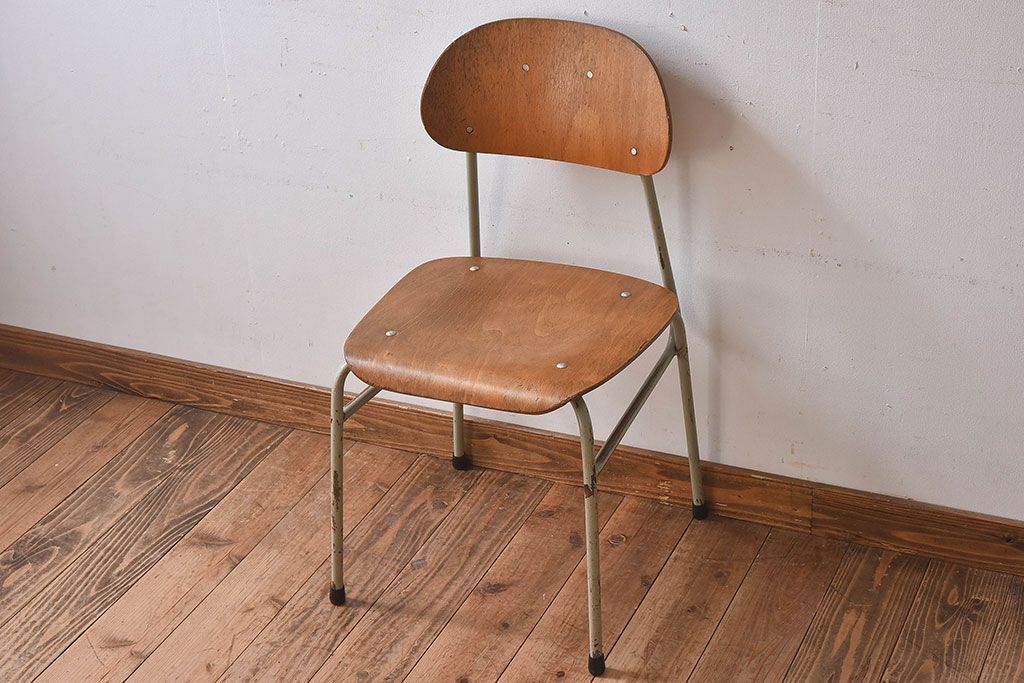 ヴィンテージ家具　ビンテージ　シンプルでデザインのスクールチェア(キッズチェア、椅子)