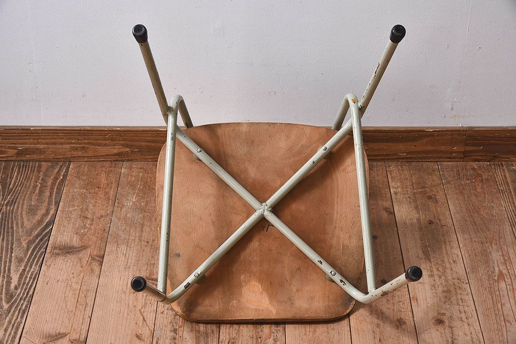ヴィンテージ家具　ビンテージ　シンプルでデザインのスクールチェア(キッズチェア、椅子)