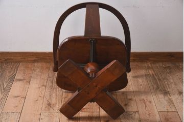民芸家具　ビンテージ　上質なデザインの回転イス