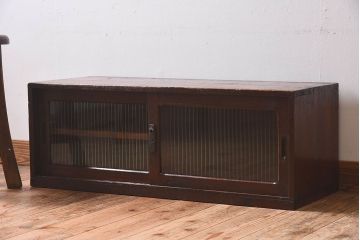 レトロ家具　昭和レトロ　モールガラス入りの小さなローボード(収納棚、戸棚)