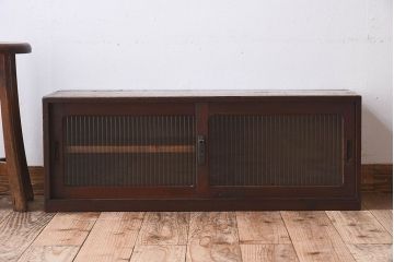 レトロ家具　昭和レトロ　モールガラス入りの小さなローボード(収納棚、戸棚)