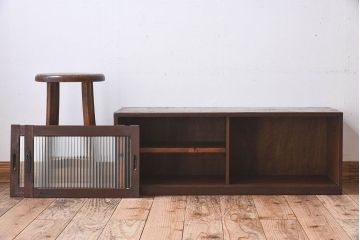 レトロ家具　昭和レトロ　モールガラス入りの小さなローボード(収納棚、戸棚)