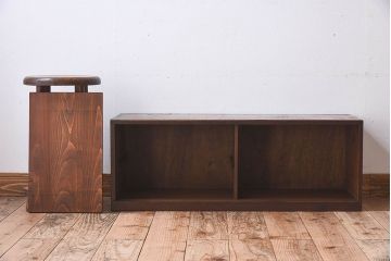 レトロ家具　昭和レトロ　モールガラス入りの小さなローボード(収納棚、戸棚)