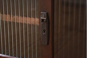 レトロ家具　昭和レトロ　モールガラス入りの小さなローボード(収納棚、戸棚)