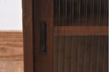 レトロ家具　昭和レトロ　モールガラス入りの小さなローボード(収納棚、戸棚)