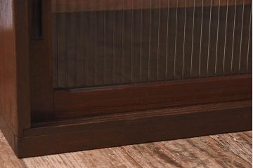 レトロ家具　昭和レトロ　モールガラス入りの小さなローボード(収納棚、戸棚)