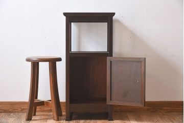 アンティーク雑貨　中古民芸家具　上質なデザインの小振りな飾り棚